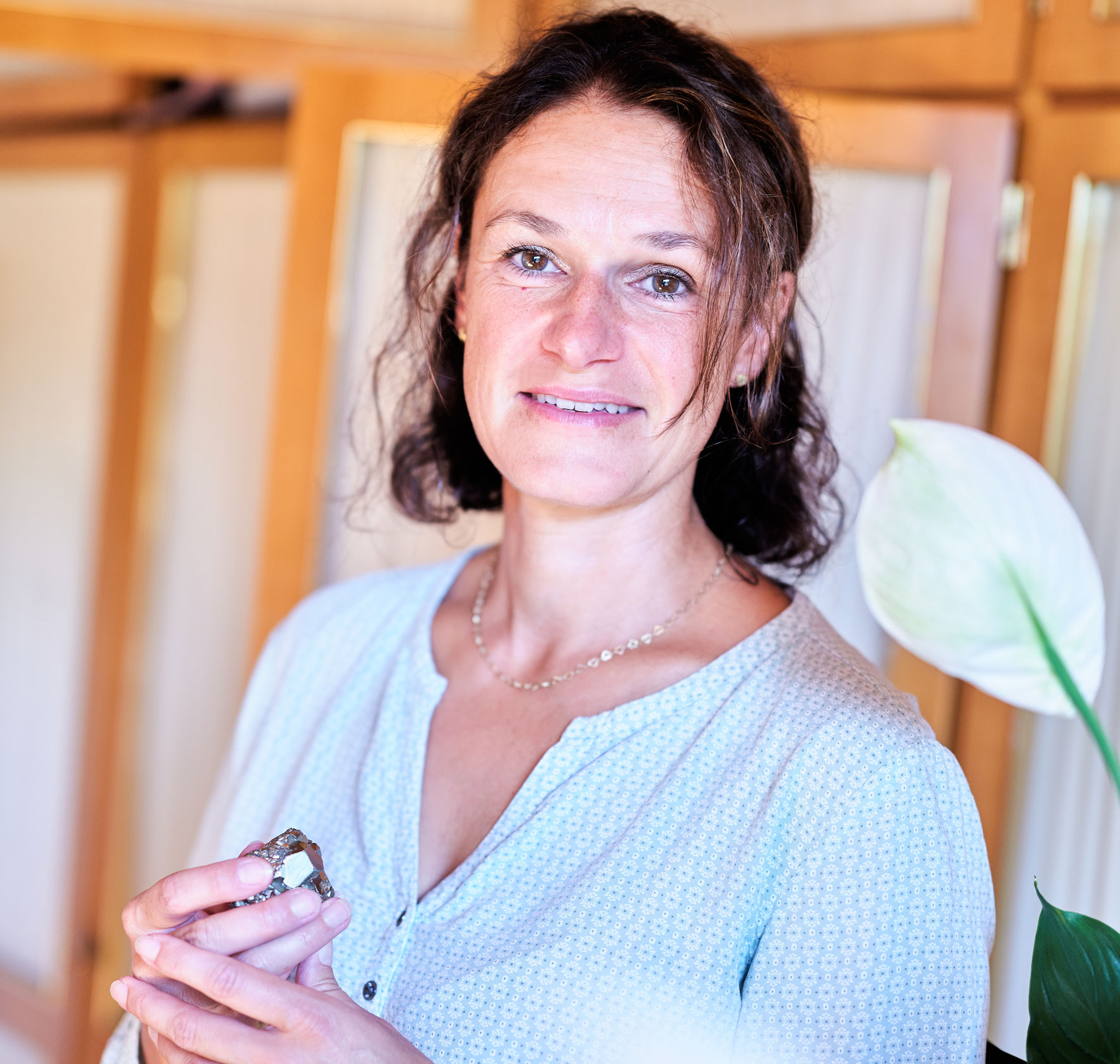 Gloria Vockerodt-Moog in ihrer Praxis für Energetik & Prävention